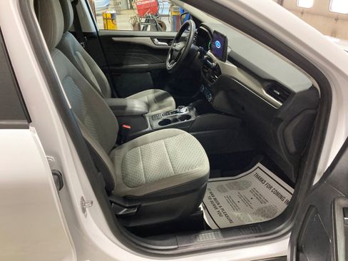 Used 2021 Ford Escape SE image 4