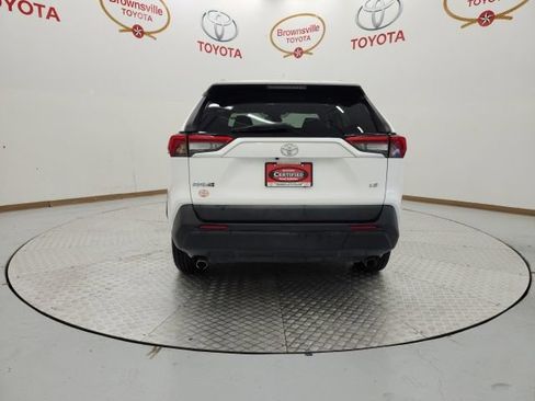 Used 2021 Toyota RAV4 LE FWD image 7