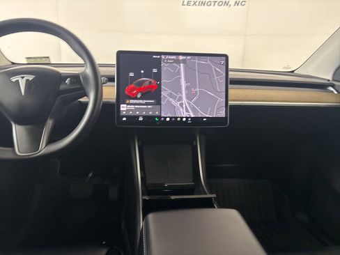 Used 2021 Tesla Model Y Long Range image 16