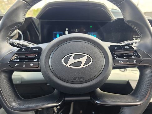 Used 2025 Hyundai Elantra Limited FWD image 17