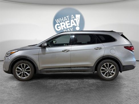 Used 2017 Hyundai Santa Fe SE image 7