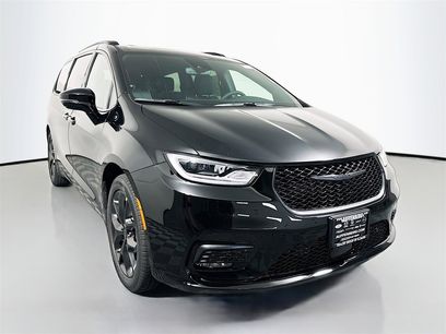 New 2026 Chrysler Pacifica Limited w/ S Appearance Package