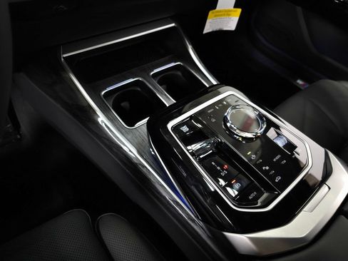 Used 2026 BMW 740i xDrive AWD/4WD image 31