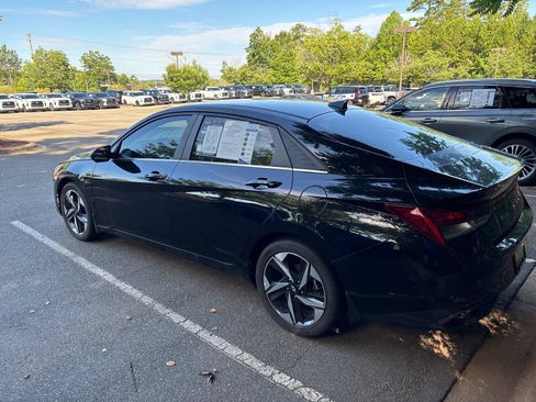 Used 2022 Hyundai Elantra SEL w/ Convenience + Premium Package FWD image 3