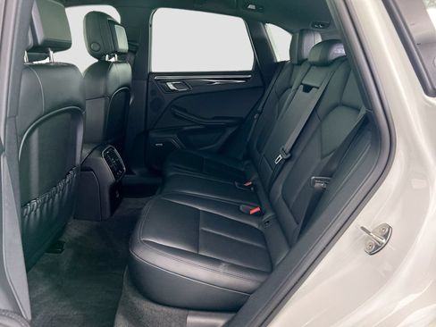 Certified 2023 Porsche Macan AWD/4WD image 18