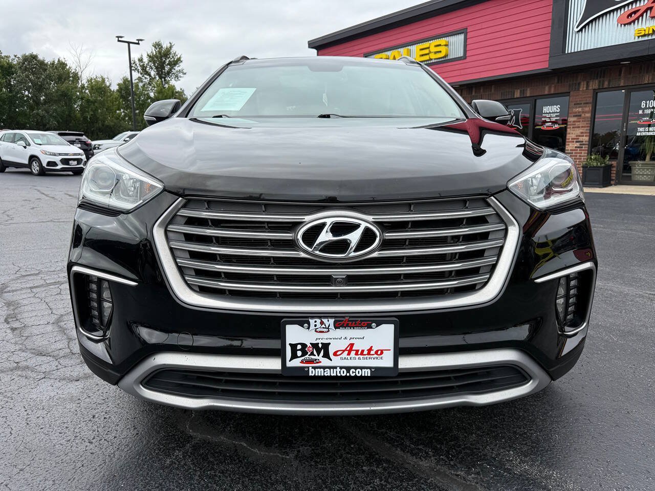Used 2017 Hyundai Santa Fe FWD image 2
