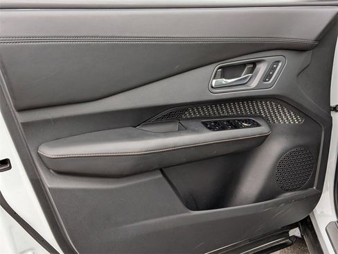 Used 2023 Nissan Ariya FWD image 9