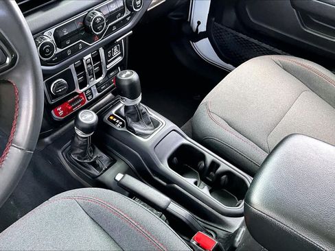 Used 2024 Jeep Wrangler Unlimited Rubicon AWD/4WD image 17