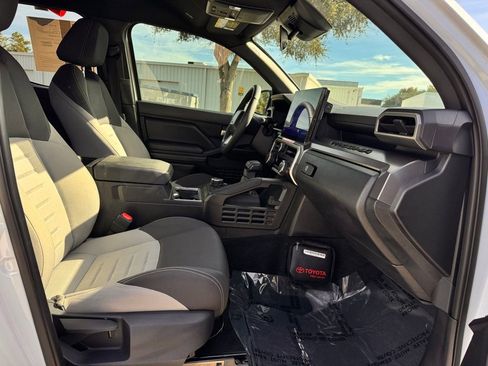 Used 2024 Toyota Tacoma TRD Sport image 29