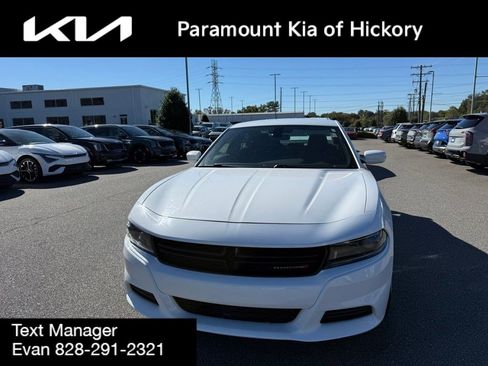 Used 2022 Dodge Charger SXT image 2