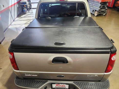 Used 2002 Ford Explorer Sport Trac 4x4 image 6