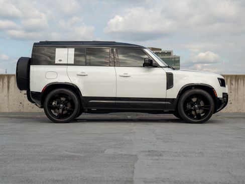 Used 2024 Land Rover Defender 110 X-Dynamic SE AWD/4WD image 6