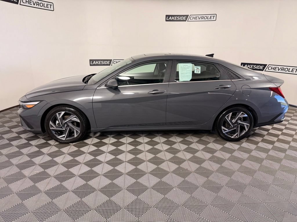 Used 2024 Hyundai Elantra Limited FWD image 3
