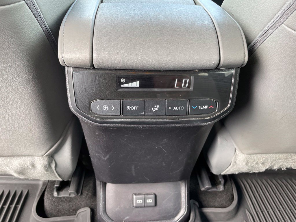 Used 2023 Toyota Highlander XLE AWD/4WD image 44
