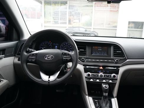 Used 2020 Hyundai Elantra SE FWD image 10