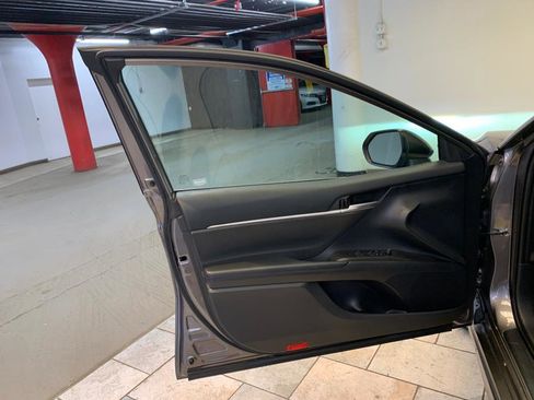 Used 2023 Toyota Camry SE image 14