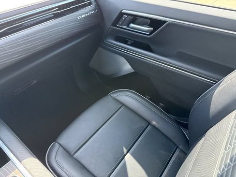 Used 2025 GMC Sierra EV Denali AWD/4WD image 15