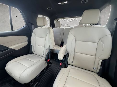 Used 2023 Chevrolet Traverse LT FWD image 22