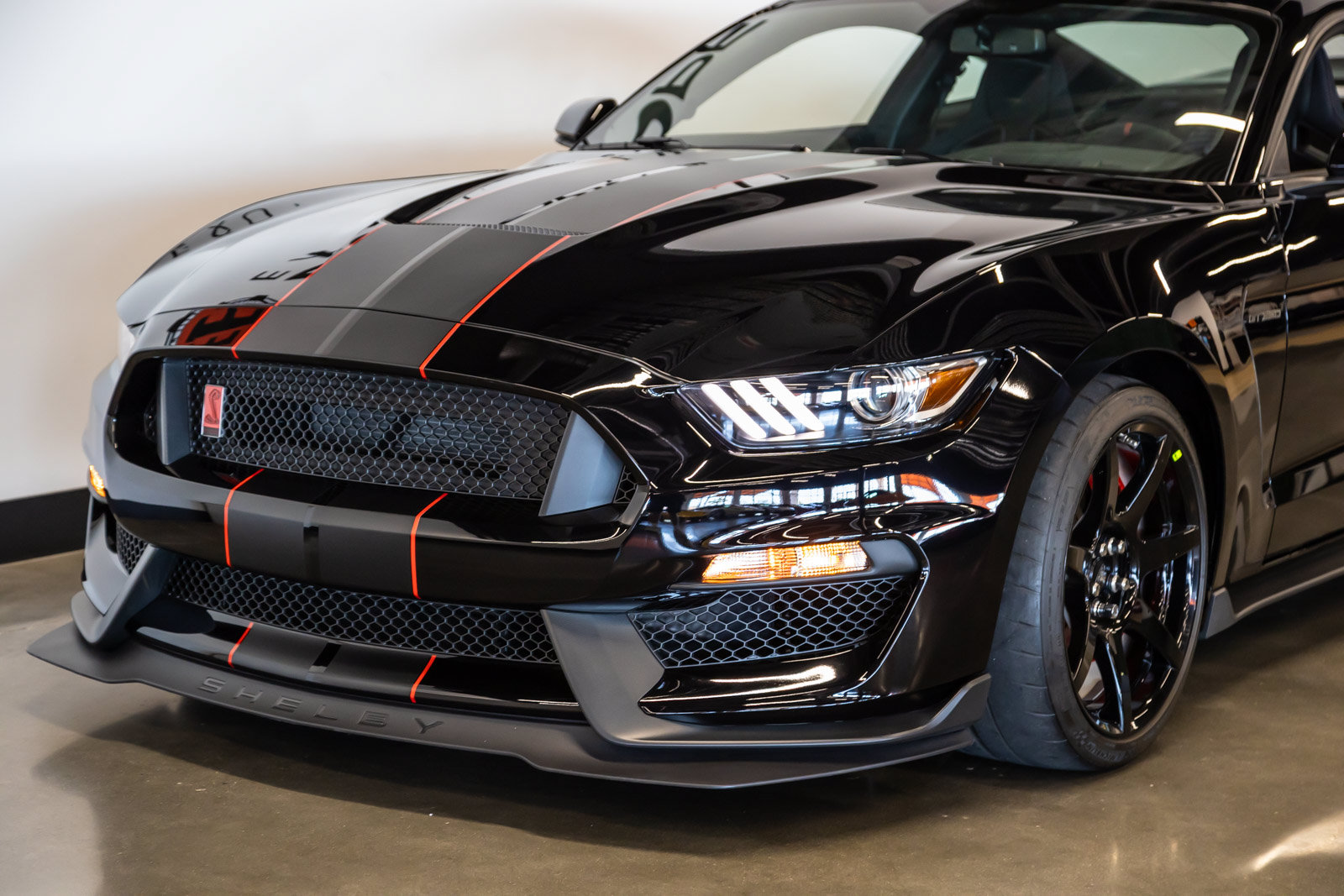 Used 2019 Ford Mustang Shelby GT350R w/ GT350R Equipment Group 920A RWD image 20