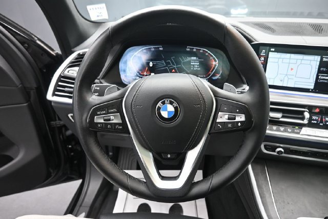 Used 2023 BMW X5 xDrive40i w/ Premium Package AWD/4WD image 15