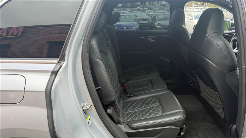Used 2022 Audi SQ7 Premium Plus w/ SQ7 Executive Package AWD/4WD image 10