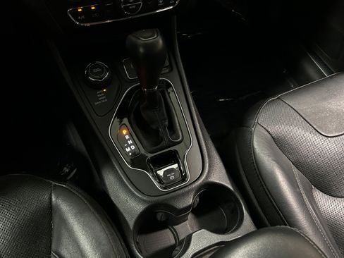 Used 2019 Jeep Cherokee Limited AWD/4WD image 13