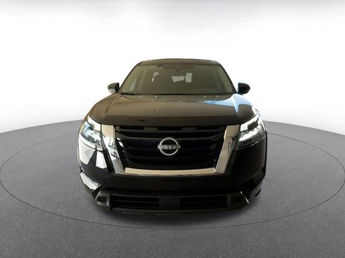 Used 2025 Nissan Pathfinder SV image 4