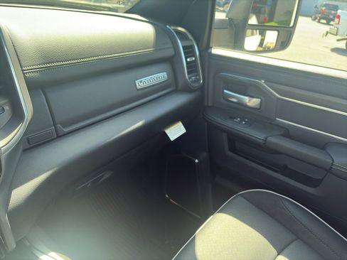 New 2026 RAM 3500 Laramie AWD/4WD image 17