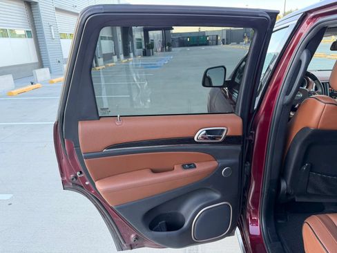 Used 2016 Jeep Grand Cherokee Summit w/ Platinum Series Group AWD/4WD image 38
