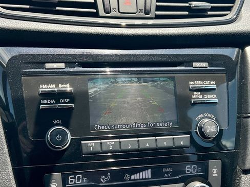 Used 2017 Nissan Rogue SV FWD image 21