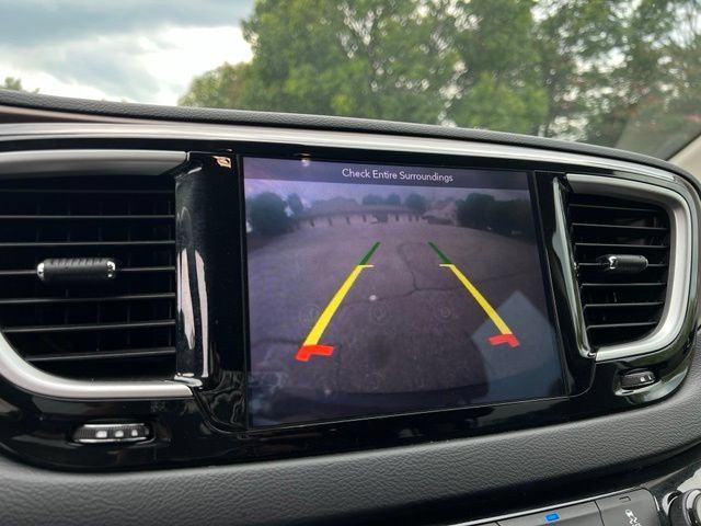 Used 2018 Chrysler Pacifica Touring-L FWD image 36