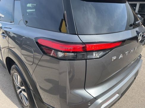 Used 2024 Nissan Pathfinder SL image 33