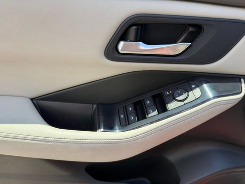 Used 2025 Nissan Rogue SV AWD/4WD image 18