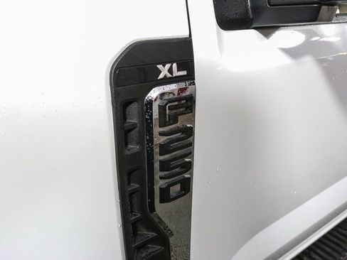 Used 2024 Ford F250 XL w/ XL Chrome Package image 7