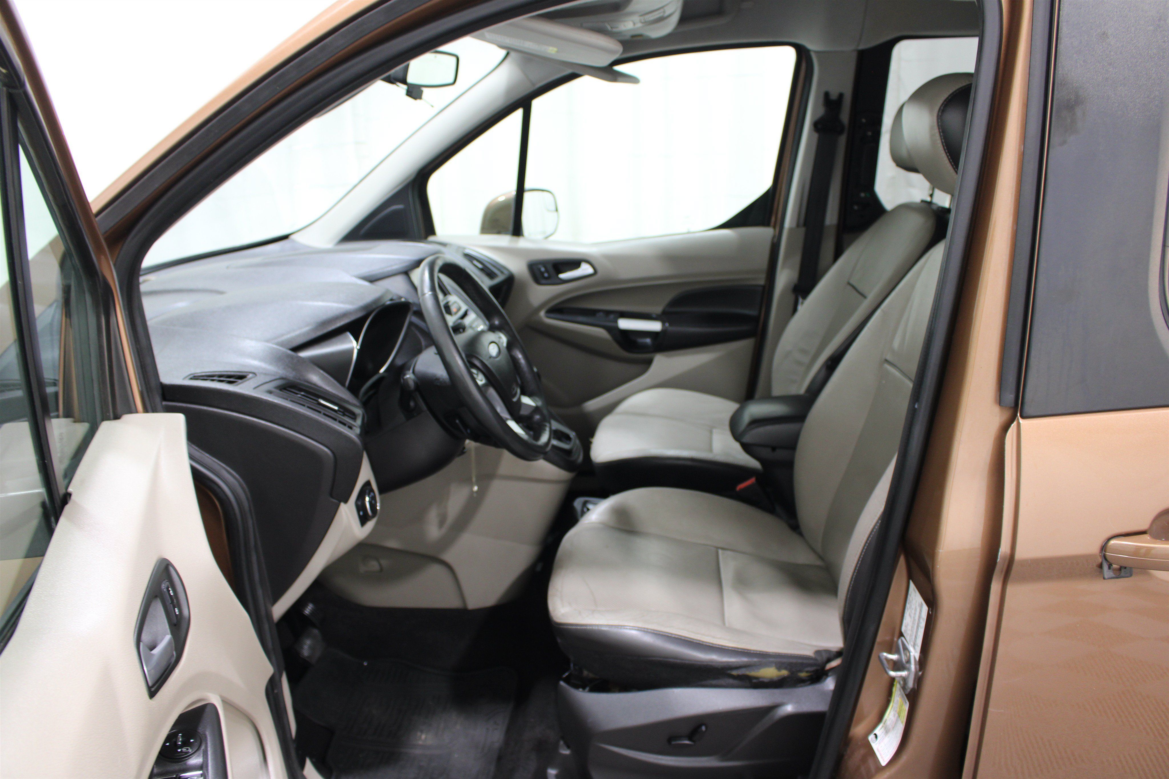 Used 2014 Ford Transit Connect Titanium FWD image 3
