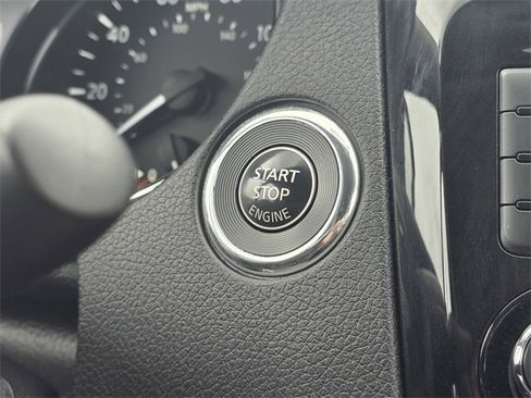 Used 2018 Nissan Rogue SV w/ Premium Package image 31