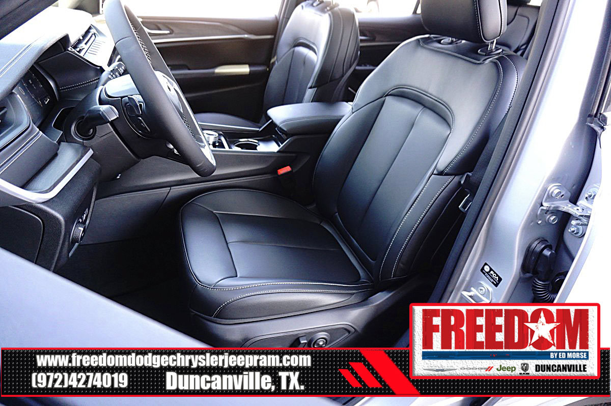 New 2026 Jeep Grand Cherokee Limited w/ Limited Altitude Package AWD/4WD image 13