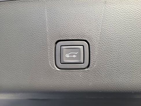 Certified 2023 Chevrolet Traverse LT FWD image 10