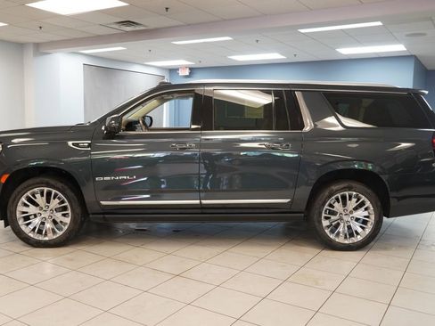 Used 2021 GMC Yukon XL Denali w/ Denali Premium Package AWD/4WD image 2
