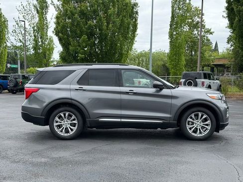 Certified 2021 Ford Explorer XLT w/ Equipment Group 202A AWD/4WD image 3
