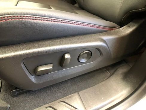 Used 2025 Chevrolet Colorado Z71 w/ Technology Package image 11