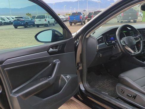 Used 2023 Volkswagen Jetta SE image 12