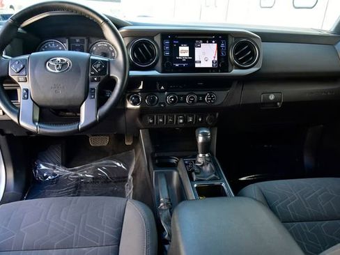 Used 2018 Toyota Tacoma TRD Sport w/ Technology Package AWD/4WD image 14