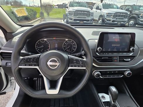 Used 2025 Nissan Altima 2.5 SV image 15