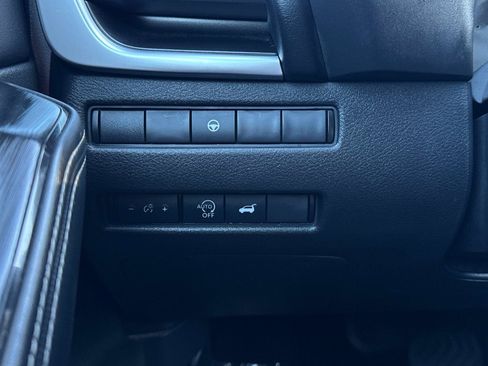 Used 2024 Nissan Rogue SV FWD image 30