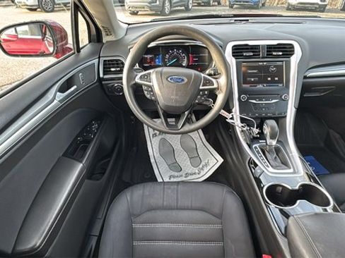 Used 2014 Ford Fusion SE image 12