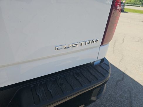 Used 2022 Chevrolet Silverado 2500 Custom w/ Custom Value Package AWD/4WD image 11
