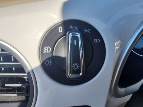 Used 2013 Volkswagen Beetle TDI image 27