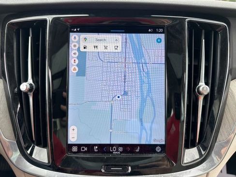 Used 2024 Volvo S60 B5 Plus image 32