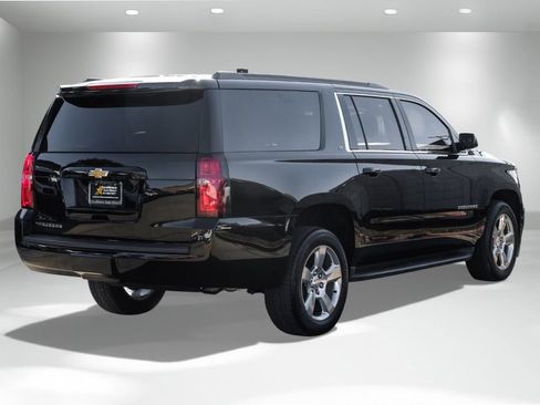 Used 2016 Chevrolet Suburban LT image 6